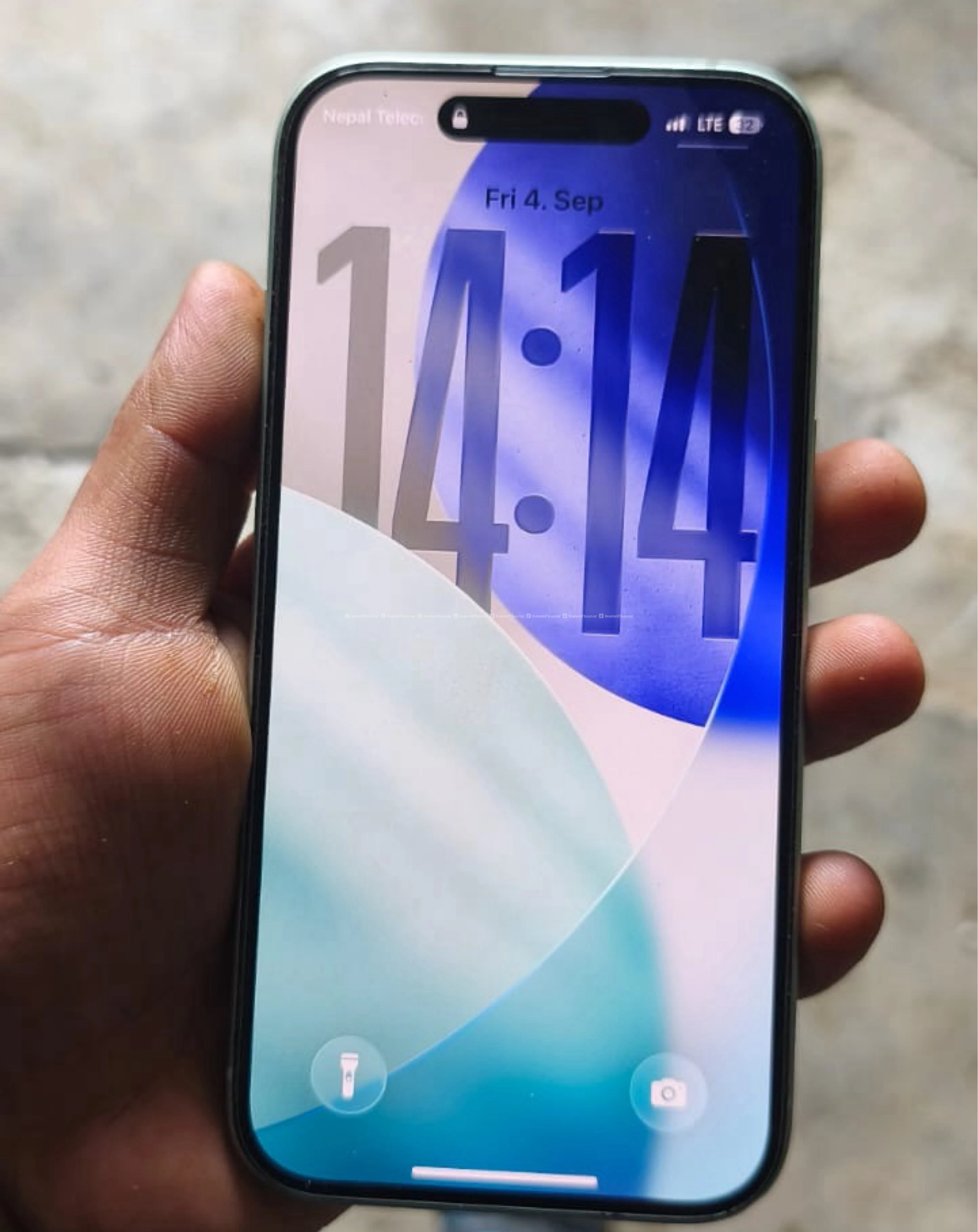 iPhone 15 white 128 gb 2