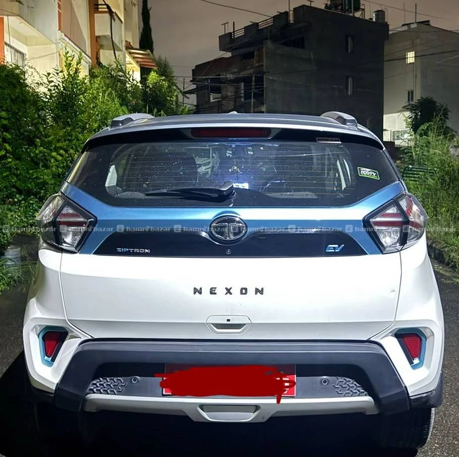 Tata nexon ev XZ+ 13000km 2023 model with sunroof 1
