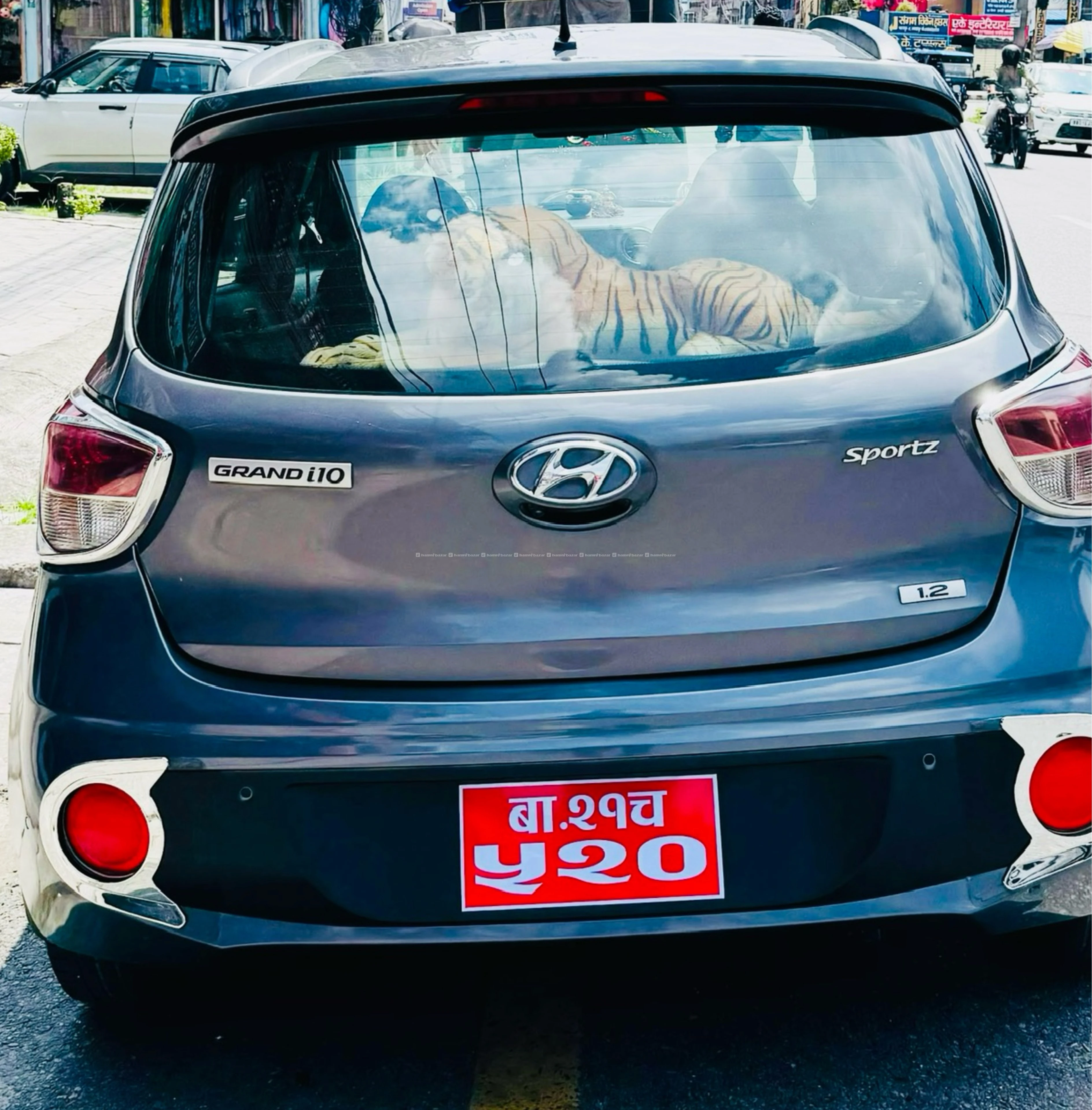 Hyundai i10 sportz-2018(fix rate) 3