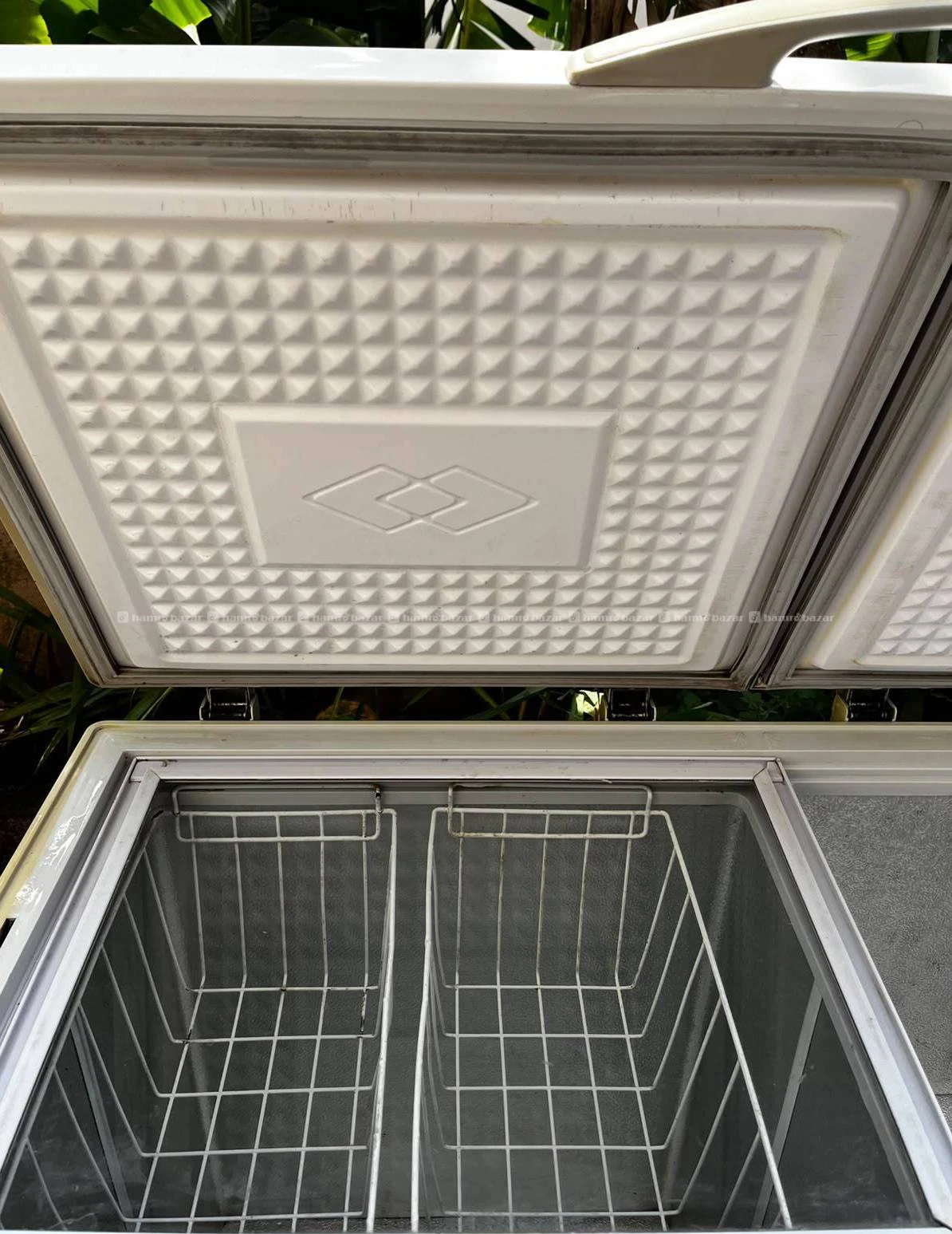 Well maintained deep fridge 4