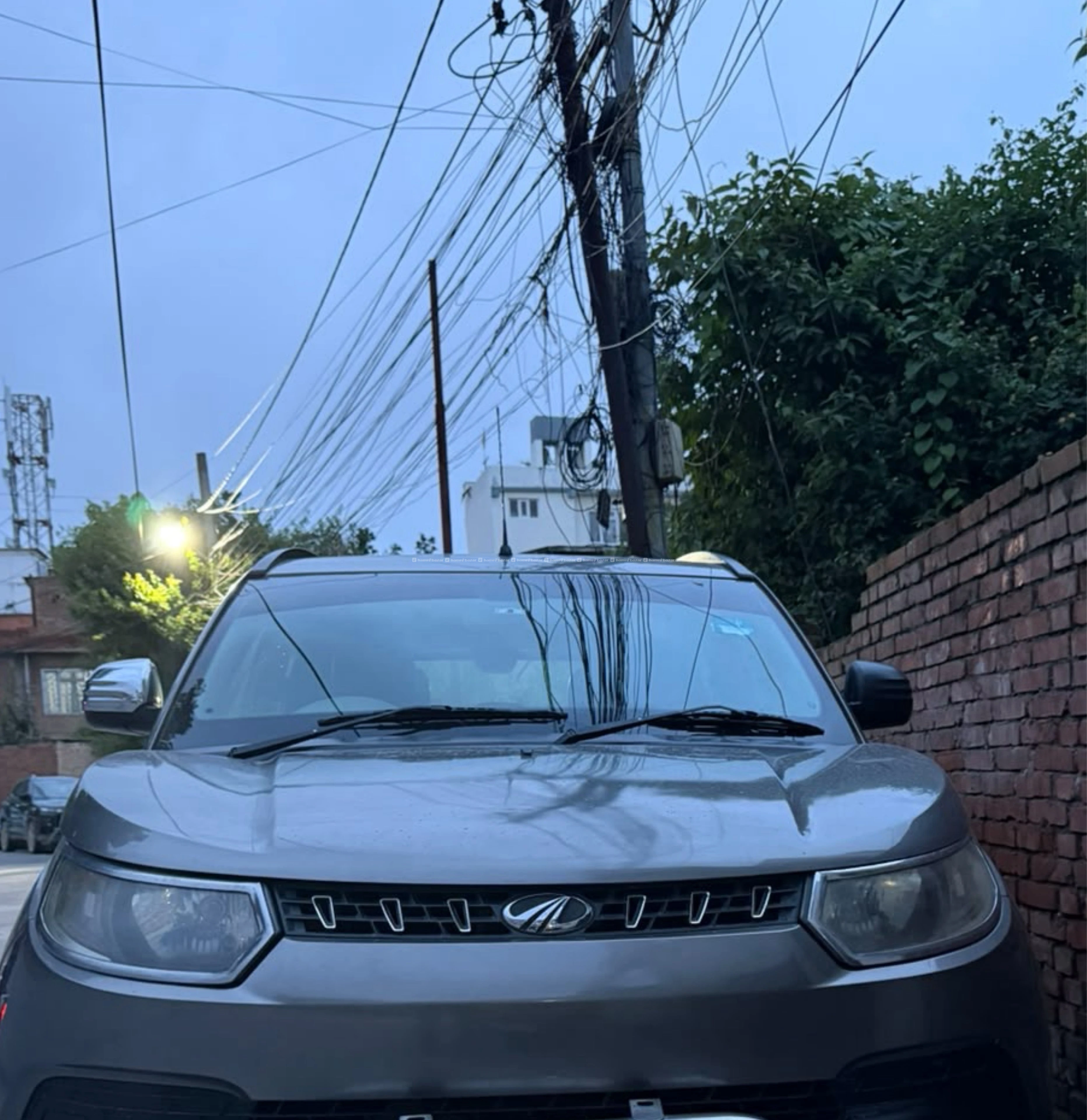 Mahindra kuv 100 4