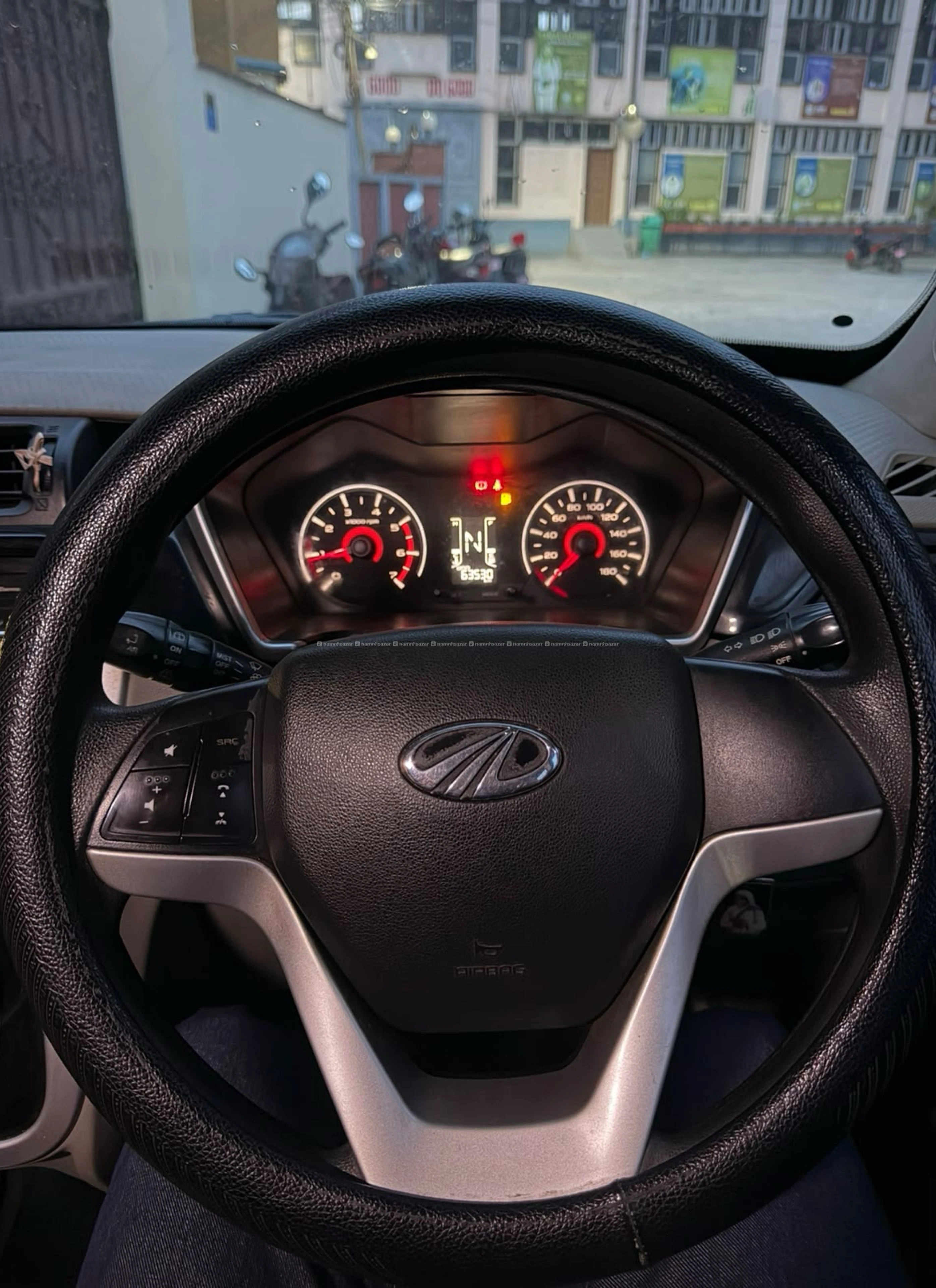 Mahindra kuv 100 2