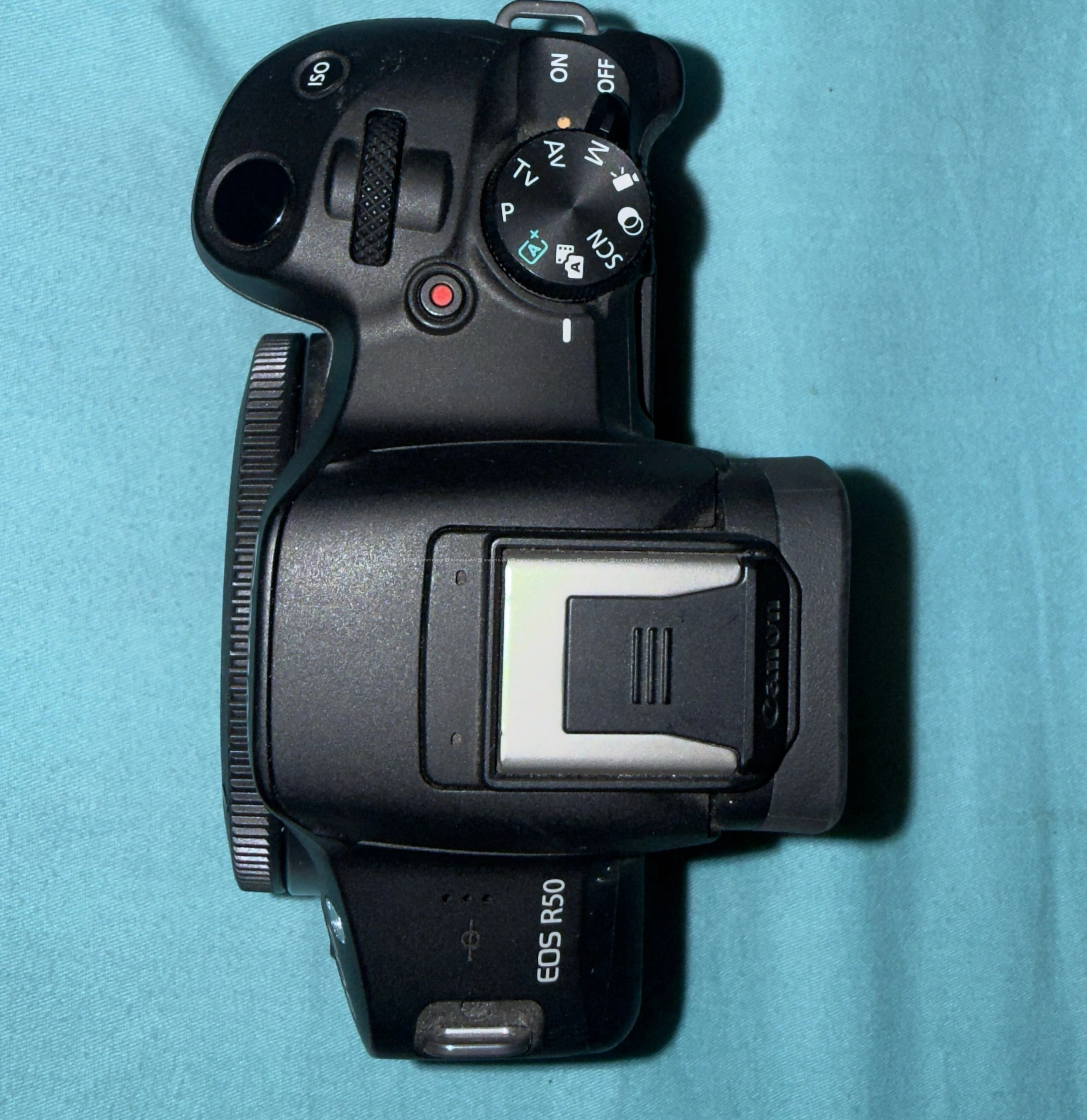 Canon R50 with 18-45 mm lens 4