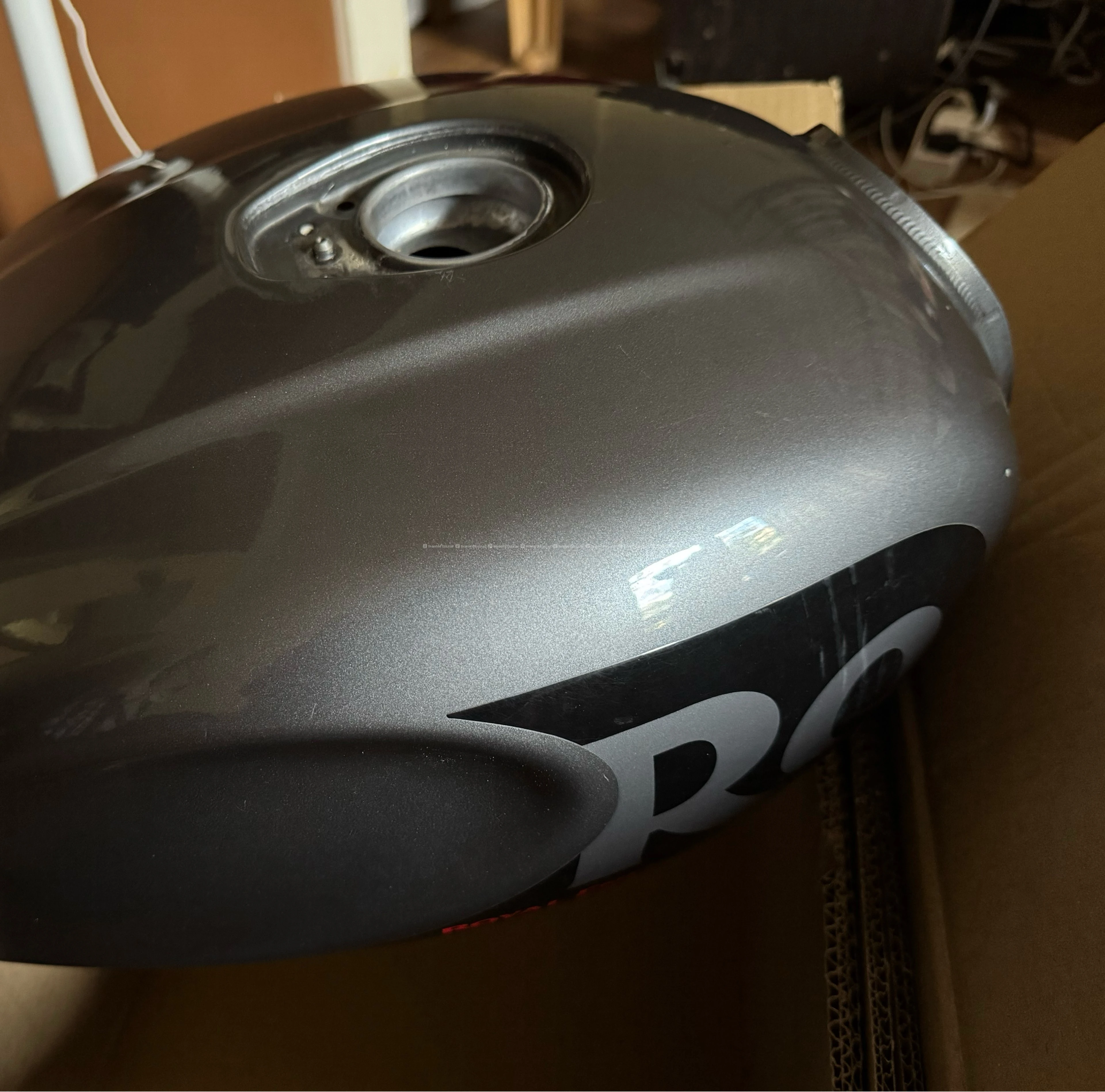 Hunter 350 tank