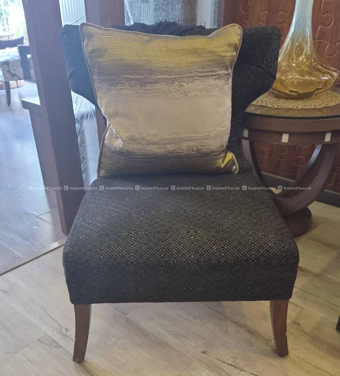 Sofa with two chairs