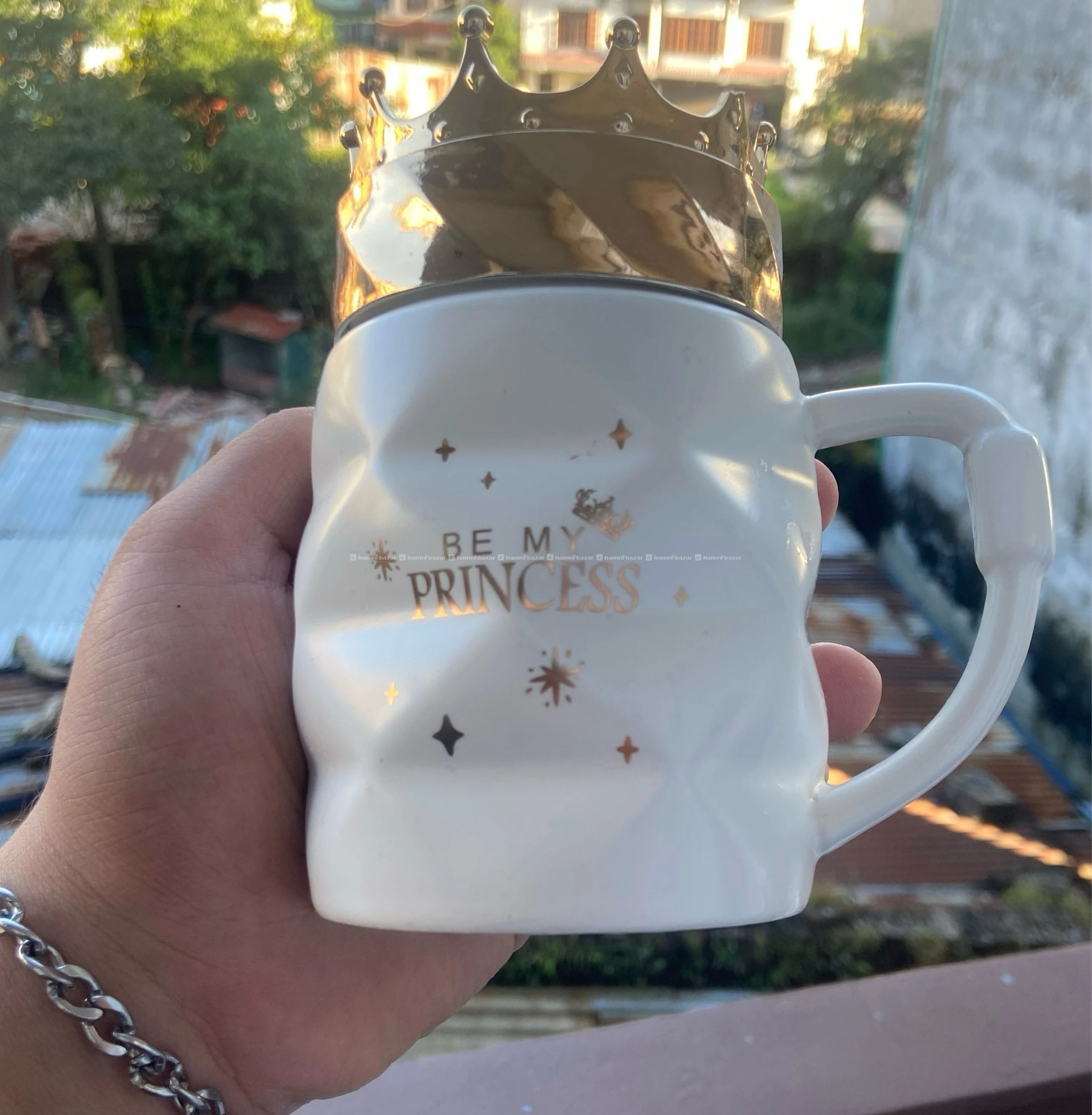 Ceramic mug with removable lid