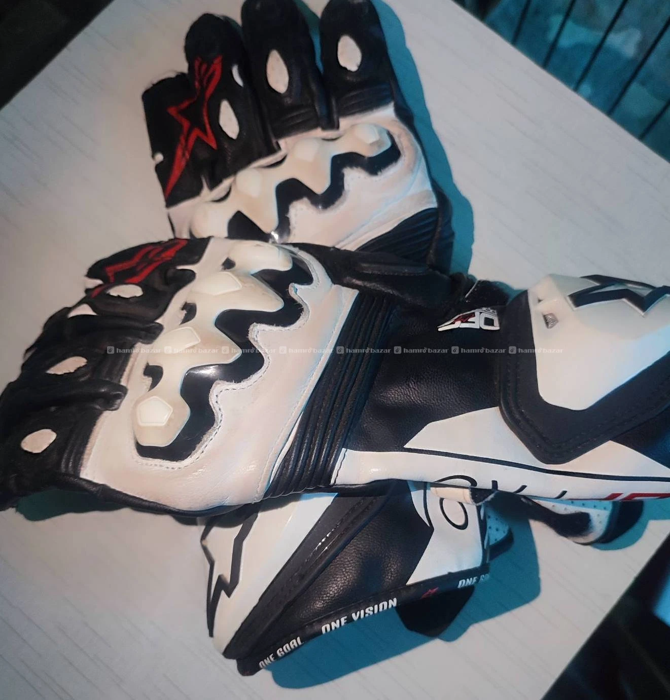 Professional riding gloves