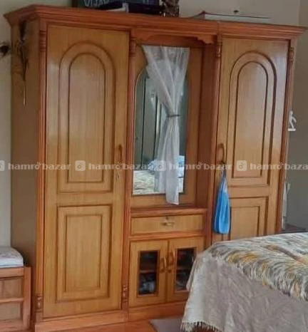 3 door dressing plus cabinet 2