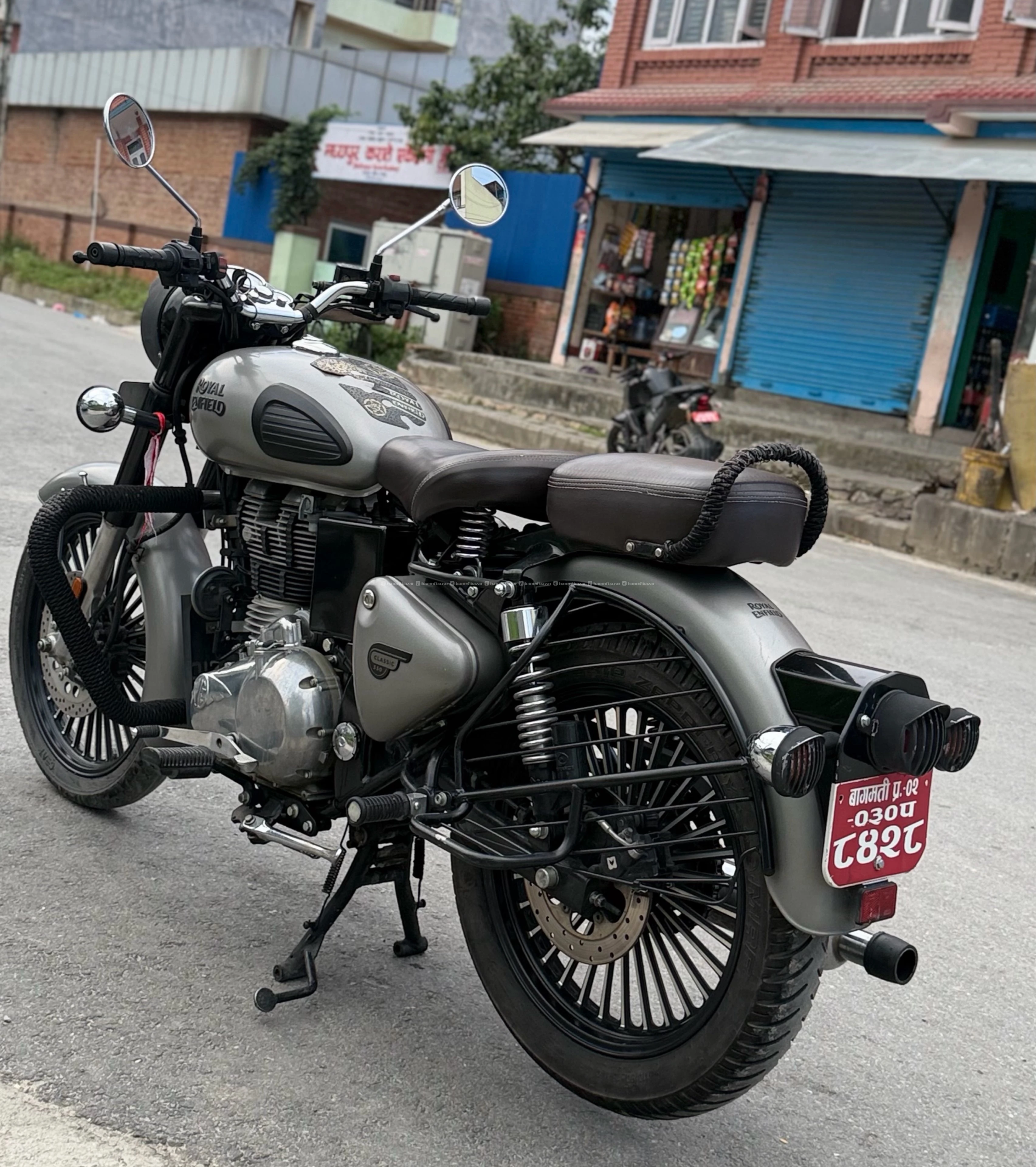 Royal Enfield Bullet 350 bike 030 Lot Single hand 2