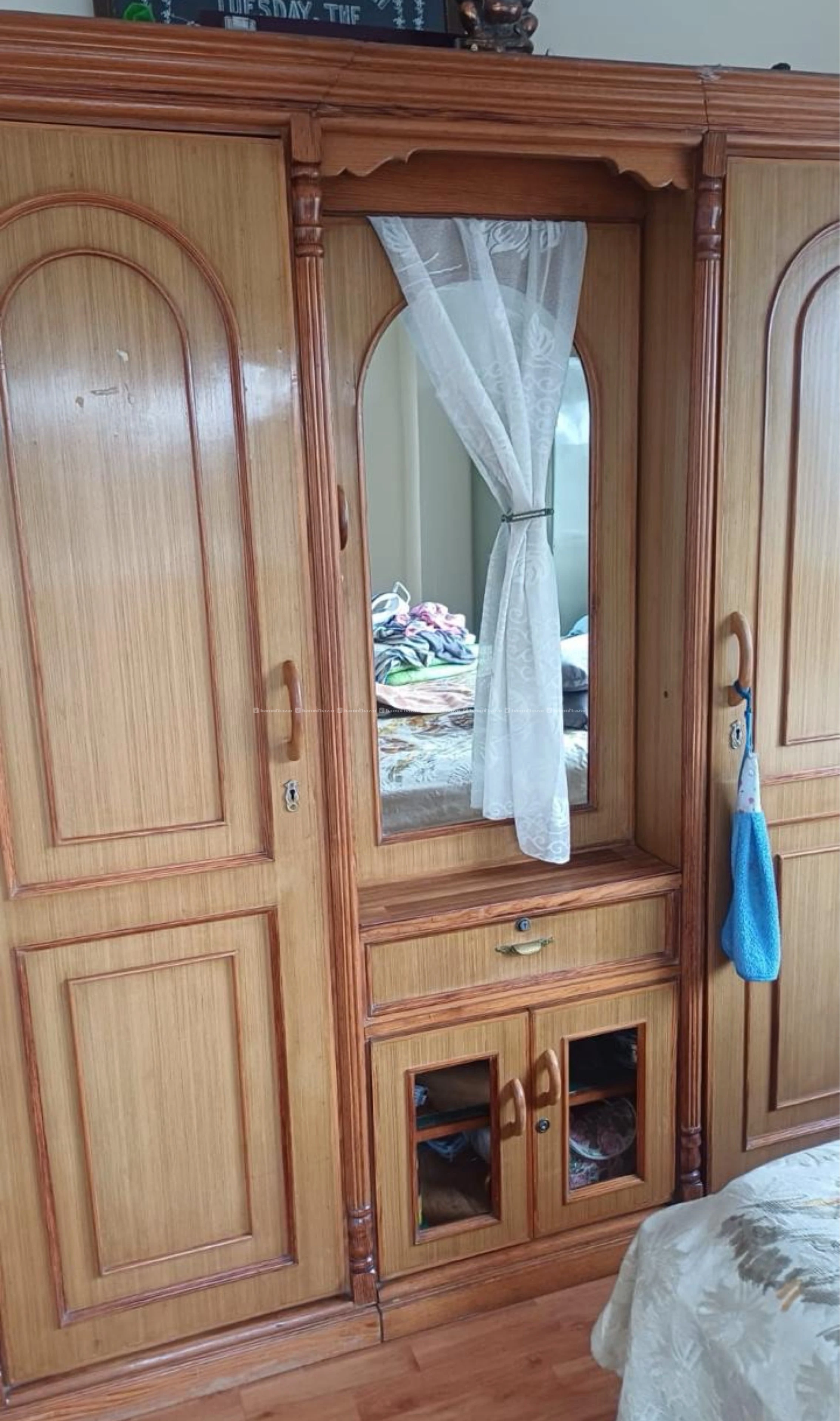 Dressing and 3 door daraz set